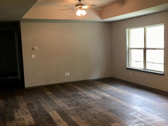 3rd image of 558 E 139th Pl S