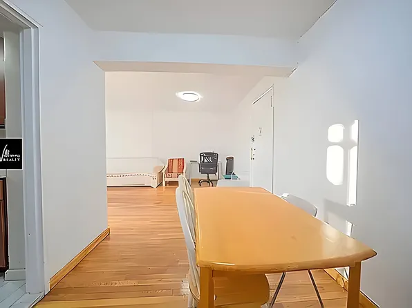 41-25 Kissena Boulevard image 9 of 26