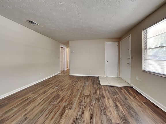5th image of 450 Sigsbee Ct