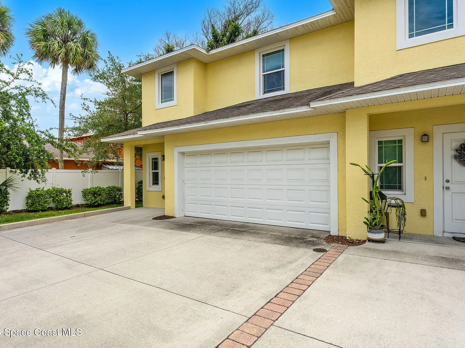 3 bed, 2.5 bath, 1566 sqft, $2,600 — Photo 2