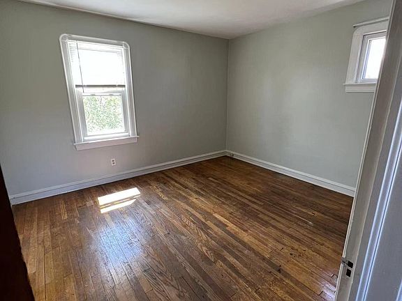 5th image of 3900 Dawnshire Dr