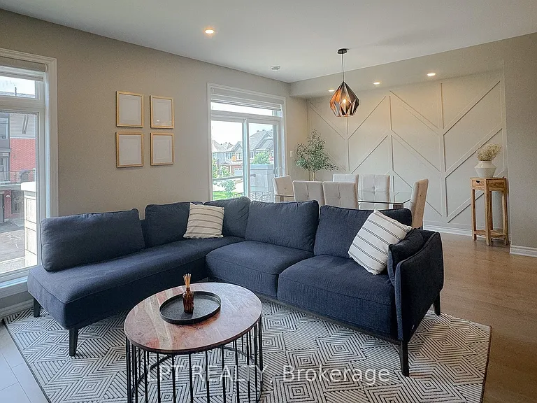 552 Labrador Cres — Photo 16