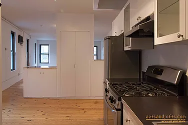 Rented by aptsandlofts.com