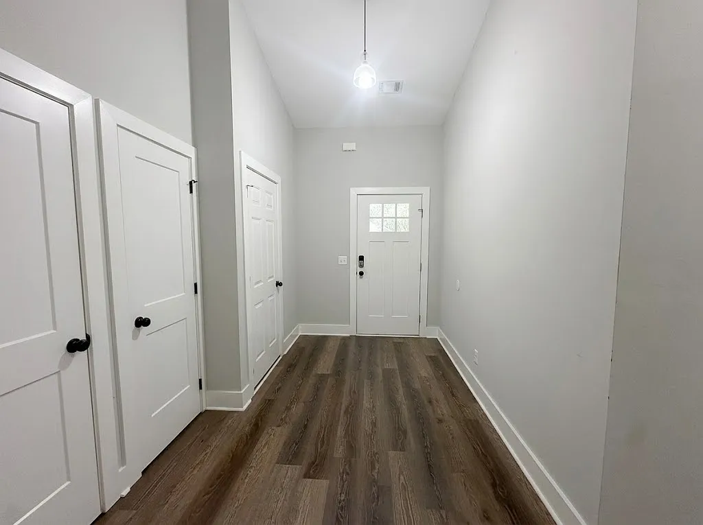 3 bed, 1268 sqft, $2,025 — Photo 3