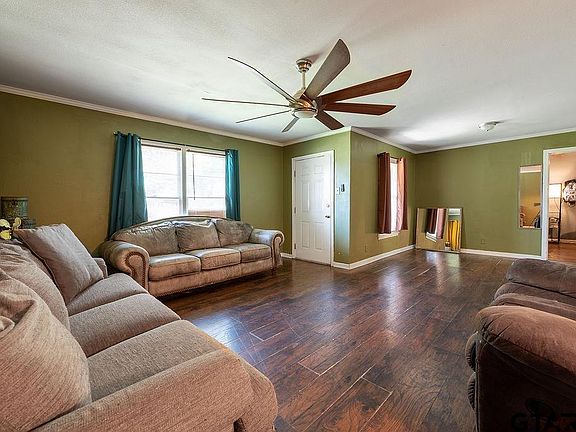 5th image of 305 Park Cir