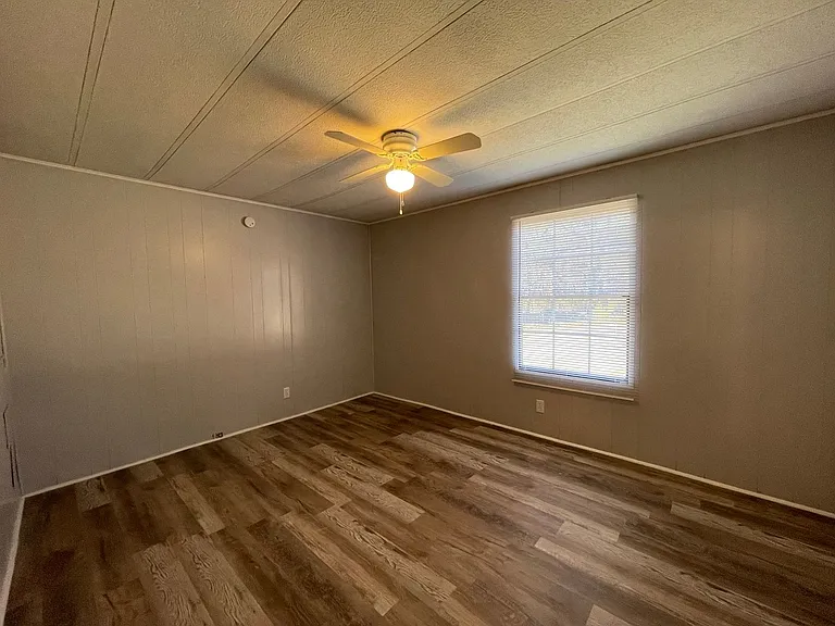 208 Country Club Rd — Photo 9