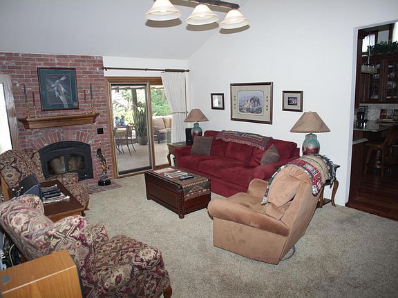 5th image of 3486 Robin Hill St