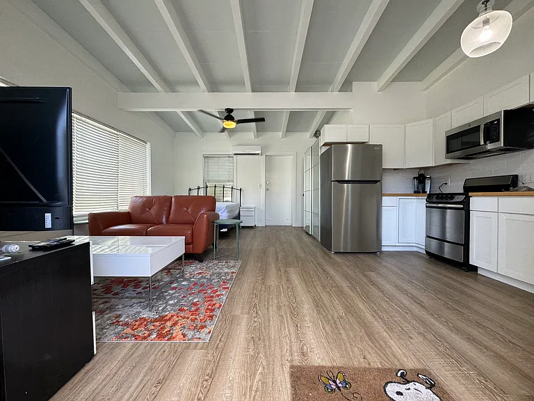 809 N Victoria Park Rd #A — Photo 1
