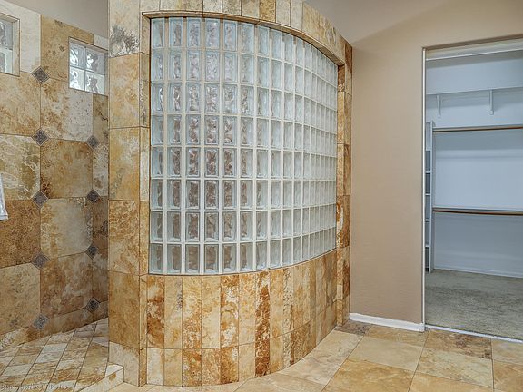 5th image of 2105 E Crescent Pl