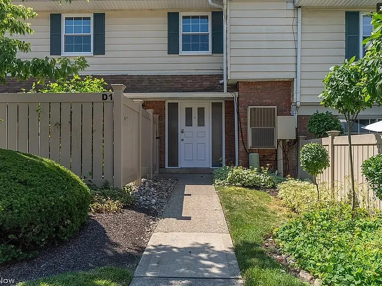 7970 Mentor Ave #D01 — Photo 2