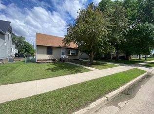 216 18th St NW, Minot, ND 58703