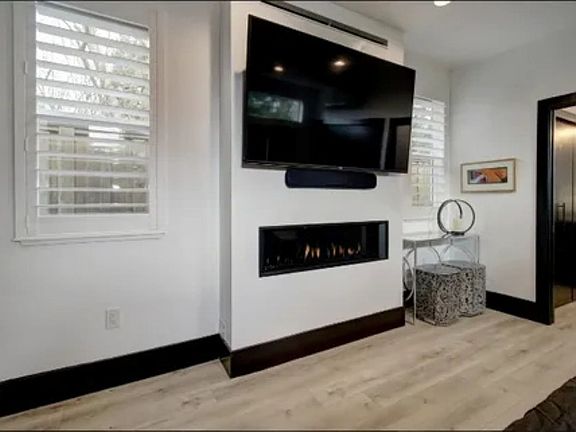 4th image of 4708 Marlborough Way