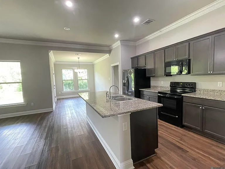1303 Hickory Creek Dr — Photo 11
