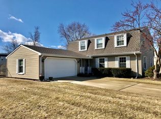 907 W Cedar Ln, Arlington Heights, IL 60005