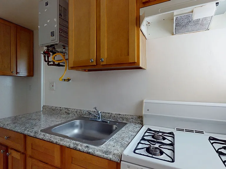 6405 Bancroft Ave — Photo 9