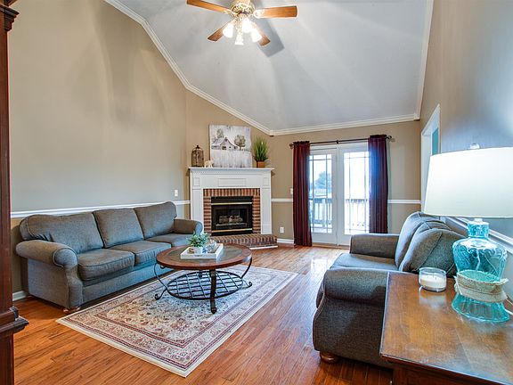 5th image of 225 Daly Dr