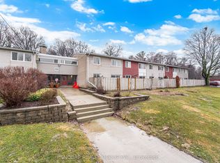 3308 The Credit Woodlands #11, Mississauga, ON L5C 2J8