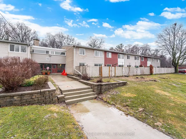 3308 The Credit Woodlands #11, Mississauga, ON L5C 2J8