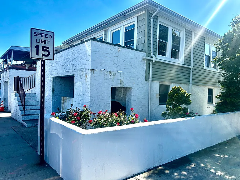 105 Ohio Ave #UPPER — Photo 32