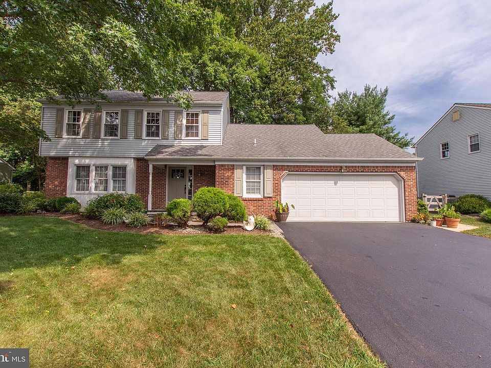 1st image of 425 Greenwood Dr