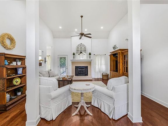 2nd image of 35814 Delvan Ln