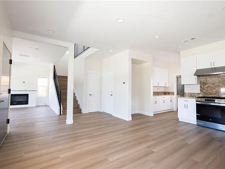 1042 San Juan St #1-2-6 — Photo 7