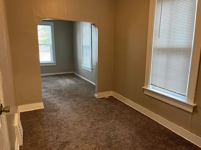 319 E Main St — Photo 5
