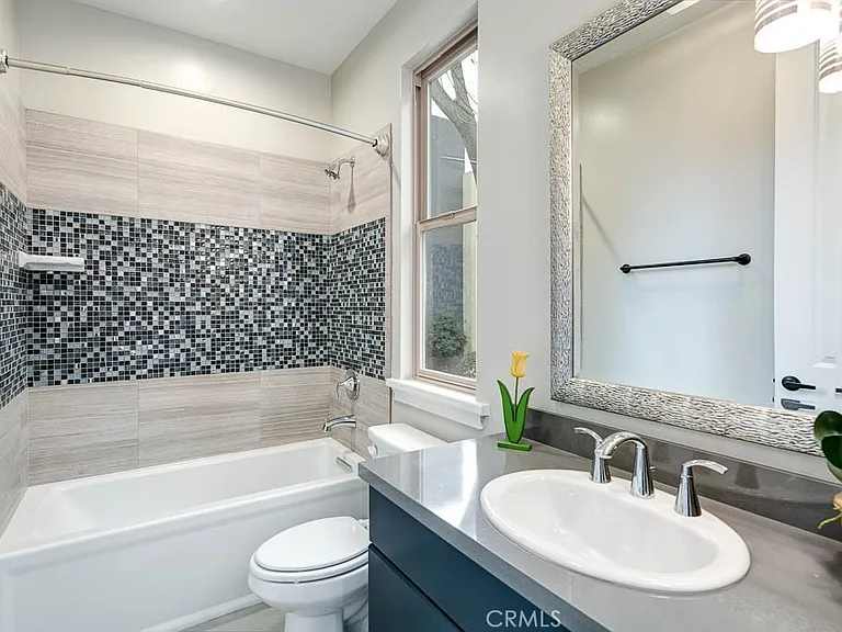 530 Fano St #E — Photo 8