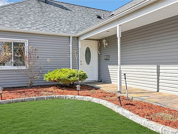 4th image of 192 Serpentine Ln