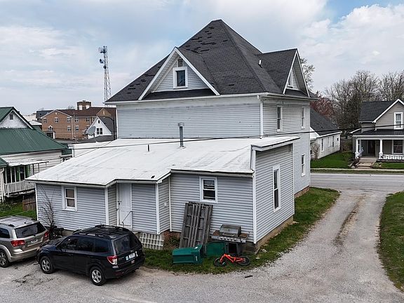 3rd image of 211 E Columbia St