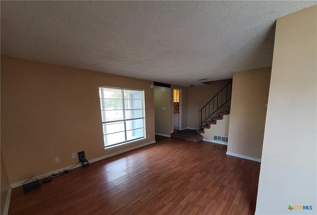 2 bed, 1.5 bath, 1000 sqft, $925 — Photo 3