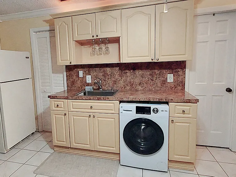 364 Payne Dr — Photo 6