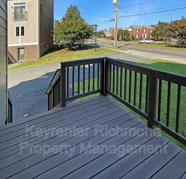 400 Dobson St — Photo 11