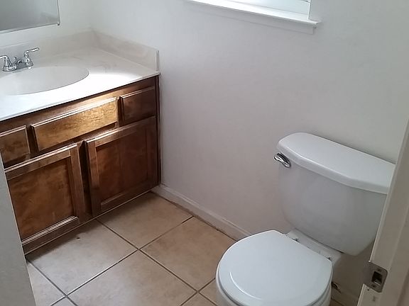 5th image of 1212 Shaddick Dr