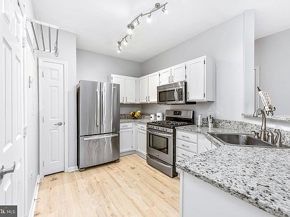 4th image of 1716 Lake Shore Crest Dr Suite 13