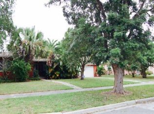 212 Grove Cir S, Dunedin, FL 34698