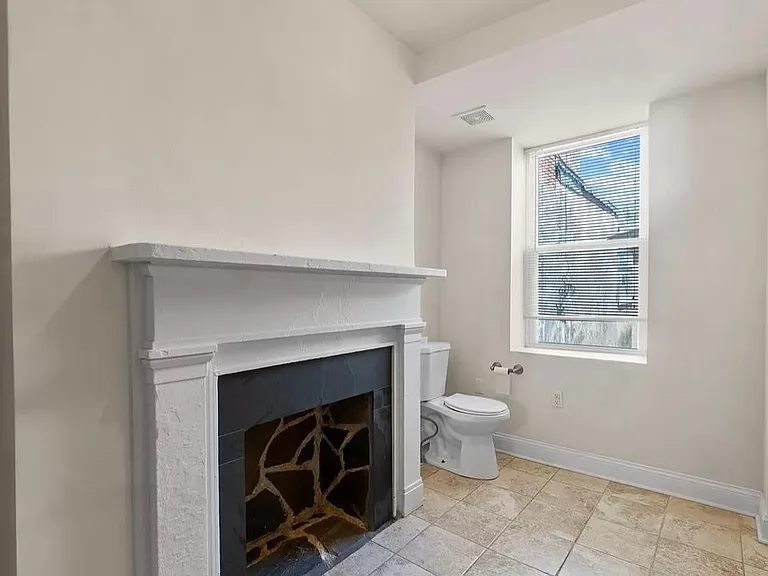 848 W Lombard St — Photo 9