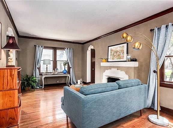 3rd image of 7555 Grand Ave