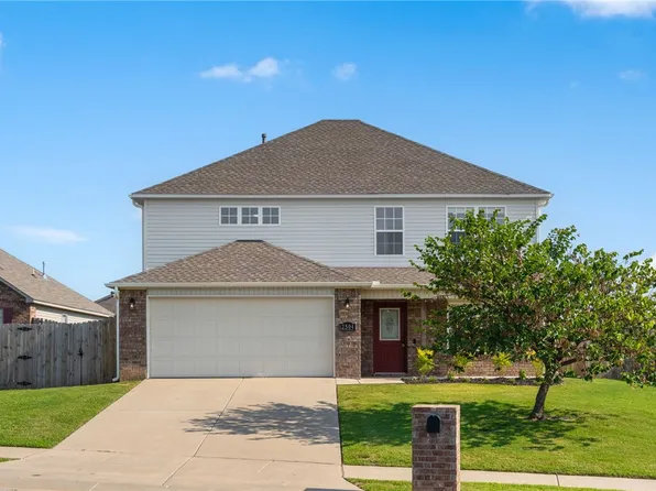 2504 Lakewood Dr, Lowell, AR 72745