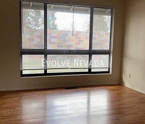 2nd image of 839 Woodglen Dr APT 2