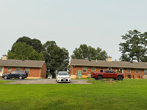 3rd image of 1123 Sandusky Dr #B