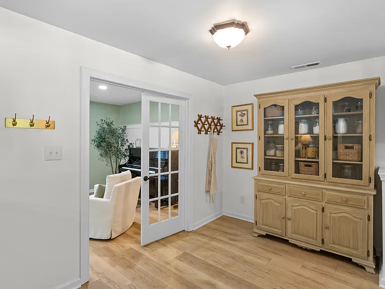 524 Rodney Ln — Photo 10