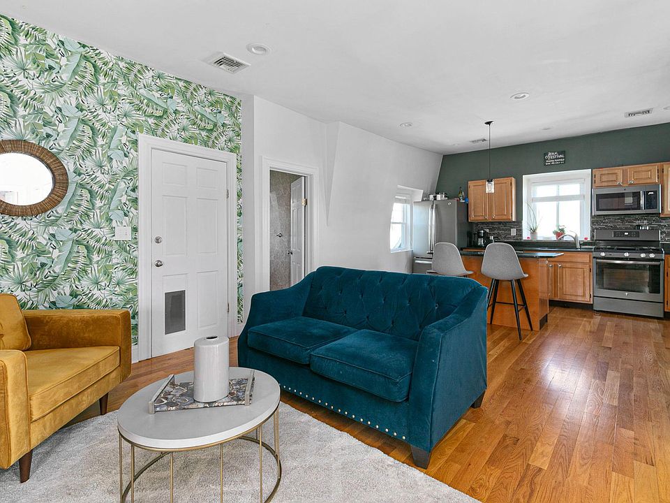 1st image of 42 King St #3