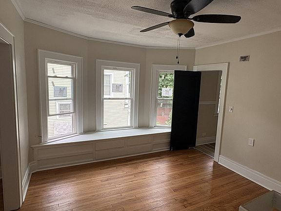 2nd image of 221-23 McLennan Ave #2