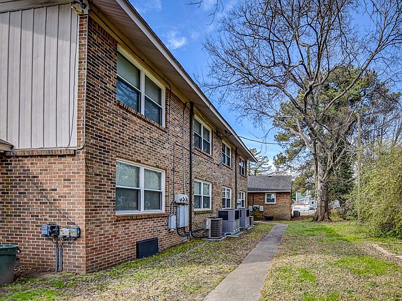 4th image of 2910 Wesley St #A