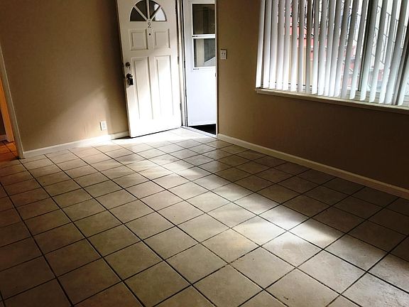 3rd image of 158 Graham Ave APT 2