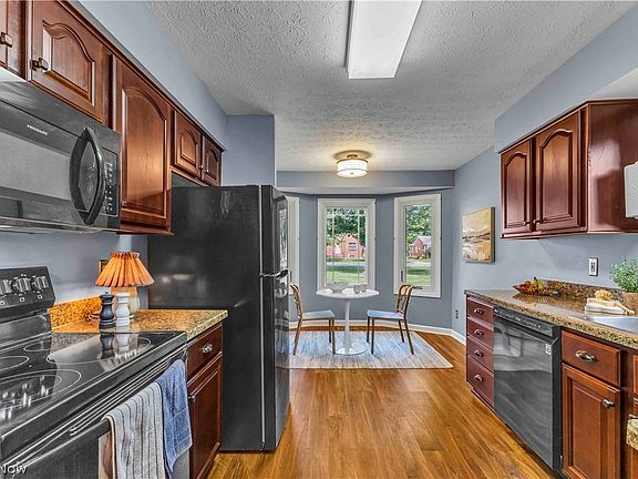 5th image of 267 Jaycox Rd