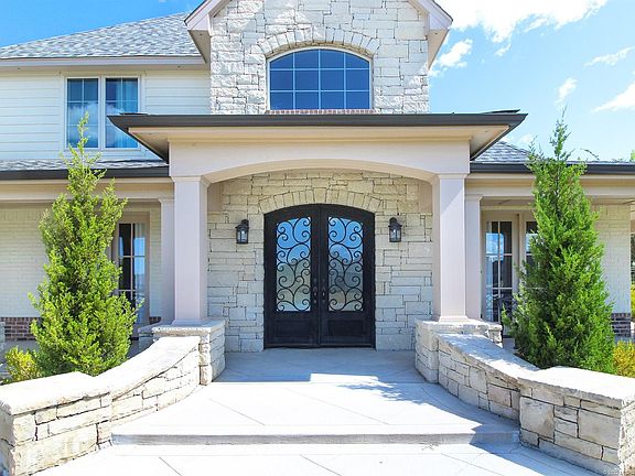 2nd image of 6321 N Wildwood Ln