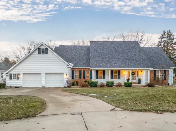 1611 12th St NW, Waverly, IA 50677