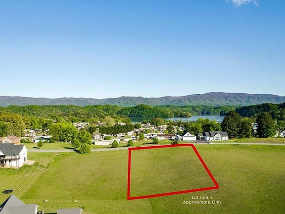 3rd image of 221 Lake View Estates Dr